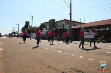 Foto - Desfile Cívico e Farroupilha reúne milhares de pessoas