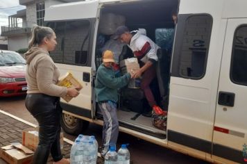 Foto - Entrega doações atingidos enchentes RS