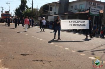 Foto - Desfile Cívico e Farroupilha reúne milhares de pessoas