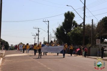 Foto - Desfile Cívico e Farroupilha reúne milhares de pessoas