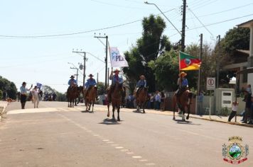 Foto - Desfile Cívico e Farroupilha reúne milhares de pessoas