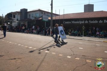 Foto - Desfile Cívico e Farroupilha reúne milhares de pessoas