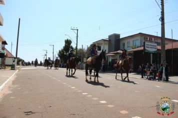 Foto - Desfile Cívico e Farroupilha reúne milhares de pessoas