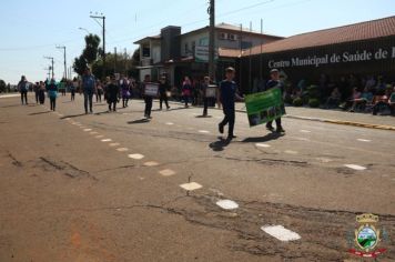 Foto - Desfile Cívico e Farroupilha reúne milhares de pessoas