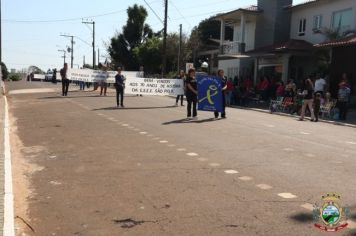 Foto - Desfile Cívico e Farroupilha reúne milhares de pessoas