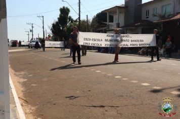 Foto - Desfile Cívico e Farroupilha reúne milhares de pessoas