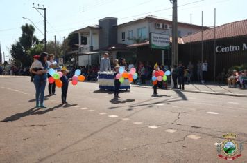 Foto - Desfile Cívico e Farroupilha reúne milhares de pessoas