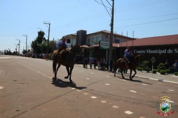 Foto - Desfile Cívico e Farroupilha reúne milhares de pessoas