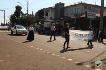 Foto - Desfile Cívico e Farroupilha reúne milhares de pessoas