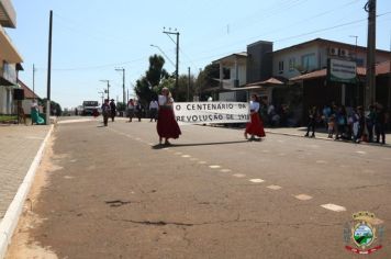 Foto - Desfile Cívico e Farroupilha reúne milhares de pessoas