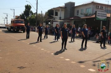 Foto - Desfile Cívico e Farroupilha reúne milhares de pessoas