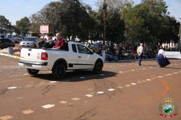 Foto - Desfile Cívico e Farroupilha reúne milhares de pessoas