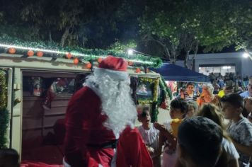 Foto - Papai Noel chegou e teve emoção em frente a prefeitura