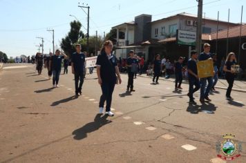 Foto - Desfile Cívico e Farroupilha reúne milhares de pessoas