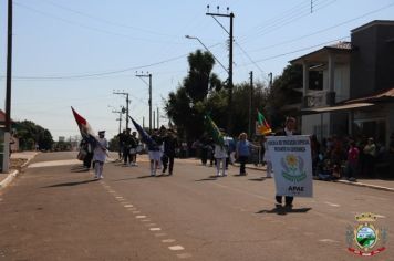 Foto - Desfile Cívico e Farroupilha reúne milhares de pessoas