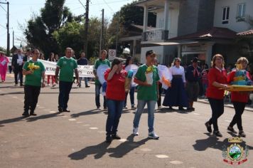 Foto - Desfile Cívico e Farroupilha reúne milhares de pessoas