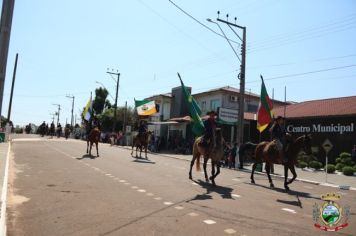 Foto - Desfile Cívico e Farroupilha reúne milhares de pessoas