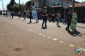 Foto - Desfile Cívico e Farroupilha reúne milhares de pessoas