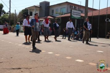 Foto - Desfile Cívico e Farroupilha reúne milhares de pessoas