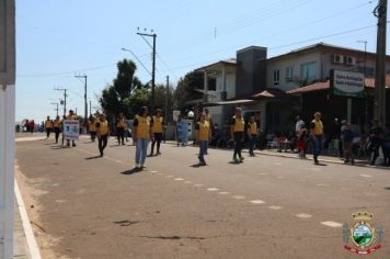 Foto - Desfile Cívico e Farroupilha reúne milhares de pessoas