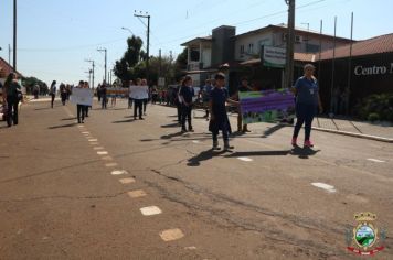 Foto - Desfile Cívico e Farroupilha reúne milhares de pessoas