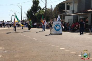 Foto - Desfile Cívico e Farroupilha reúne milhares de pessoas