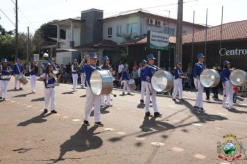 Foto - Desfile Cívico e Farroupilha reúne milhares de pessoas