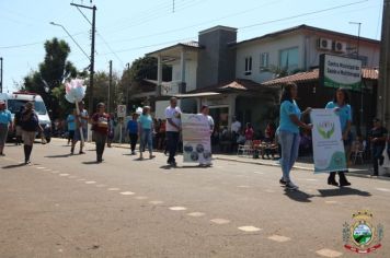 Foto - Desfile Cívico e Farroupilha reúne milhares de pessoas