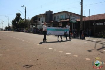 Foto - Desfile Cívico e Farroupilha reúne milhares de pessoas