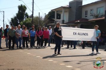 Foto - Desfile Cívico e Farroupilha reúne milhares de pessoas