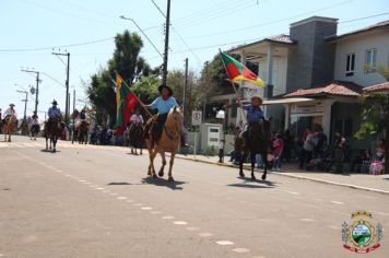 Foto - Desfile Cívico e Farroupilha reúne milhares de pessoas