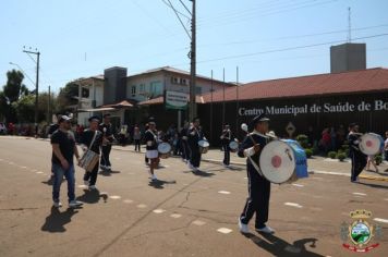 Foto - Desfile Cívico e Farroupilha reúne milhares de pessoas