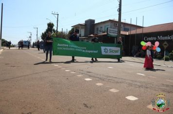 Foto - Desfile Cívico e Farroupilha reúne milhares de pessoas