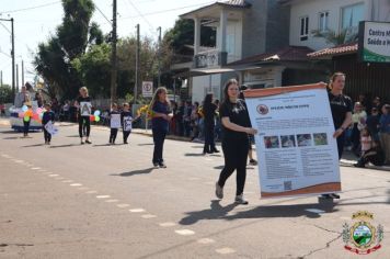 Foto - Desfile Cívico e Farroupilha reúne milhares de pessoas