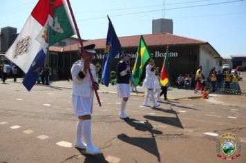 Foto - Desfile Cívico e Farroupilha reúne milhares de pessoas