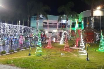 Programação do Natal de Bozano foi aberta com apresentações artísticas e culturais em frente a prefeitura