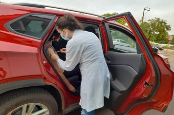 Drive Thru vacina idosos com 70 anos ou mais em Bozano