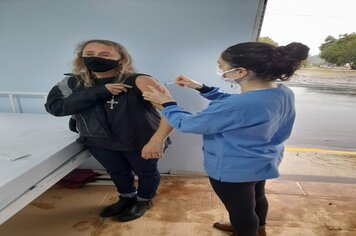 Chuva não atrapalhou vacinação contra a Covid em pessoas com comorbidades