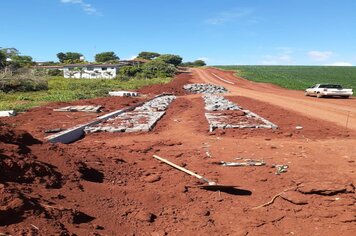 Obra de calçamento na rua Francisco Bonfada, distrito de vila Salto é retomada