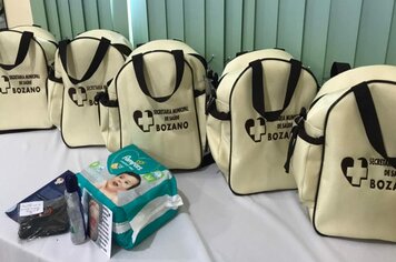 Administração entrega Kits gestação para grávidas e puérperas