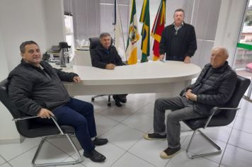 Integrantes do PDT regional visitam prefeito Casagrande