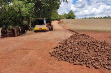Secretaria de obras faz reparos em estradas do interior 