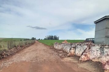 Trecho de estrada que dá acesso ao cemitério de Vila Salto é revitalizado
