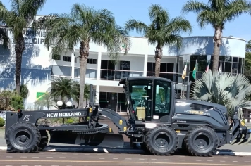 Bozano recebe nova motoniveladora adquirida com recursos próprios!