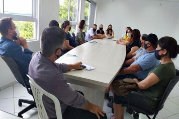 Administração debate manutenção de turma de educação infantil em Escola Estadual