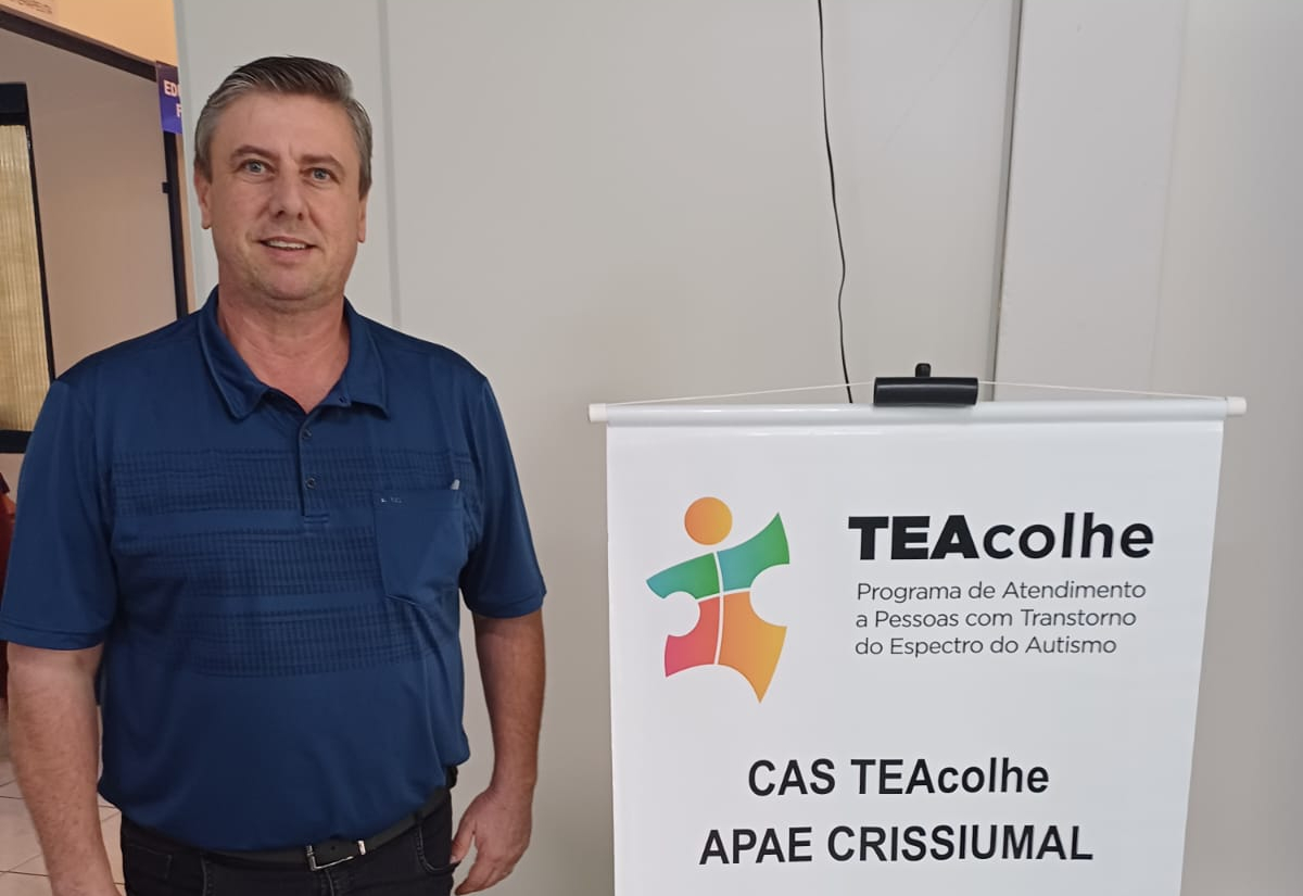 SECRETÁRIO DE SAÚDE CLEBER DENES PARTICIPA DE REUNIÃO NA APAE DE CRISSIUMAL NO DIA MUNDIAL DE CONSCIENTIZAÇÃO DO  AUTISMO.