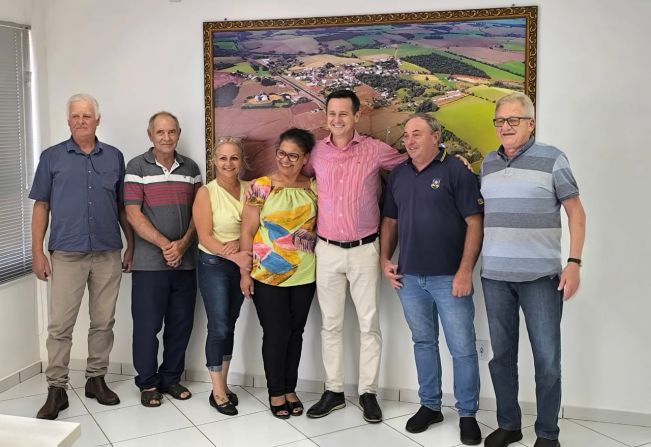 SECRETÁRIO DA AGRICULTURA DO ESTADO CLAIR KUHN VISITA O MUNICIPIO DE BOZANO 