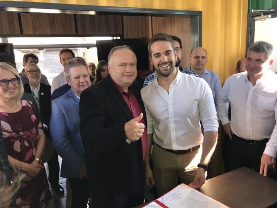 O Prefeito Ernesto Nicoletti assina protocolo de intenções  com o governo do Estado no Badesul
