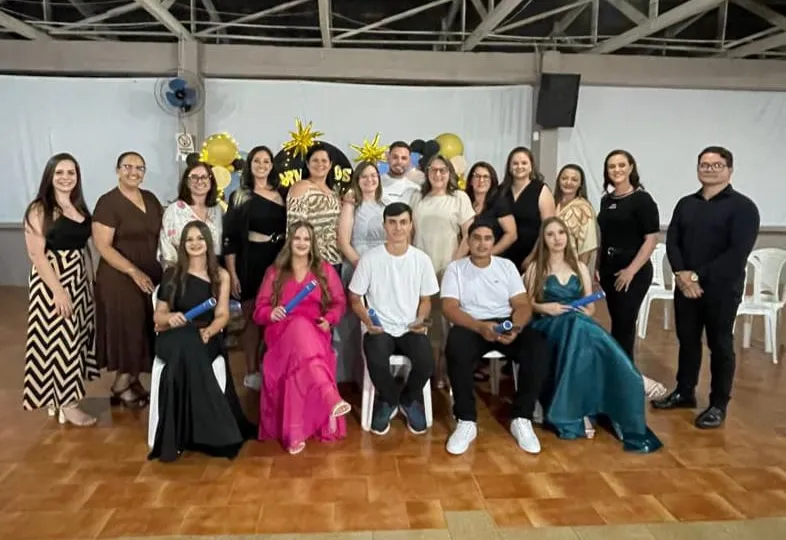 Escola São Pio X realiza formatura do 9º ano em Vila Salto.