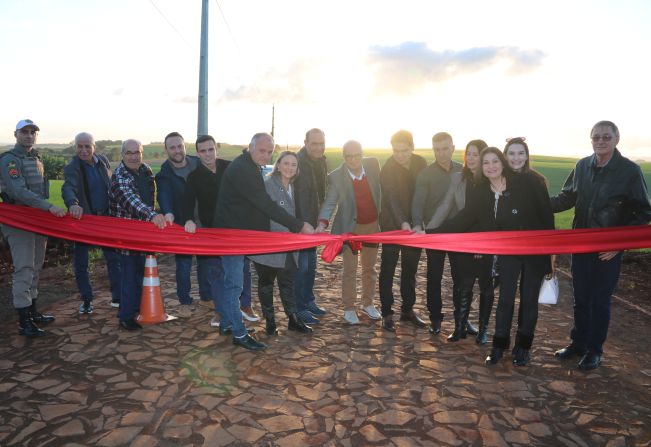 Calçamento da Rodovia Municipal Frederico Costa Beber é inaugurado